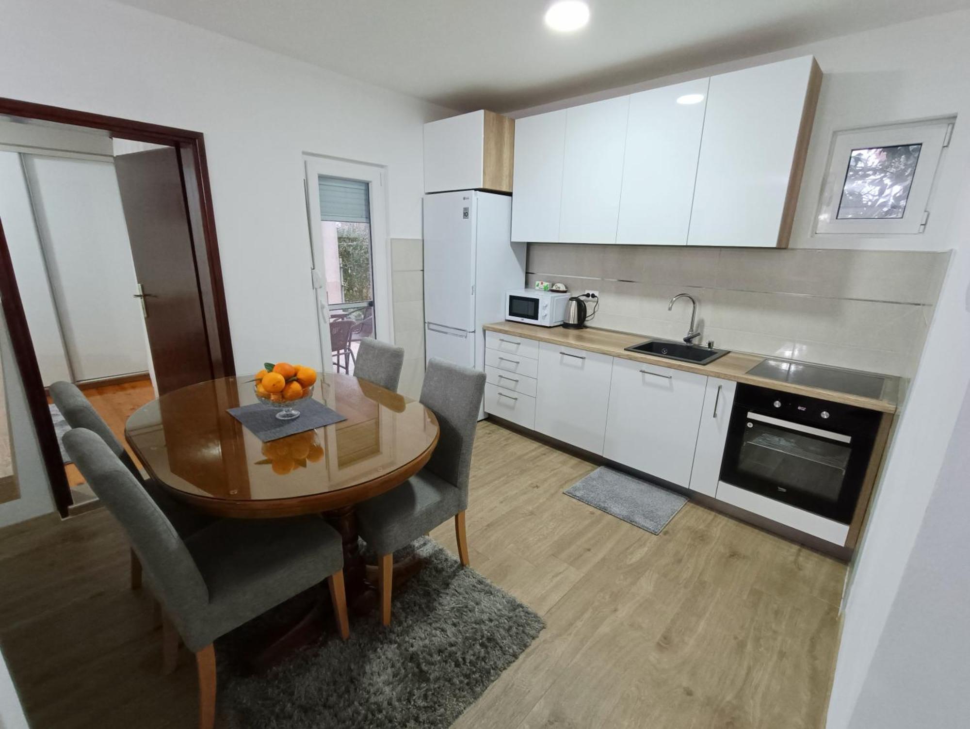 Entire House Floor - 2-Bedroom Cozy & Peaceful Apartment Podgorica Exterior foto